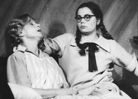 Judith Keller (Laurie), Johanna Mertinz (Blanche) in Brooklyn Memoiren, Regie Karlheinz Hackl, Volkstheater Wien 1989@Victor Mory